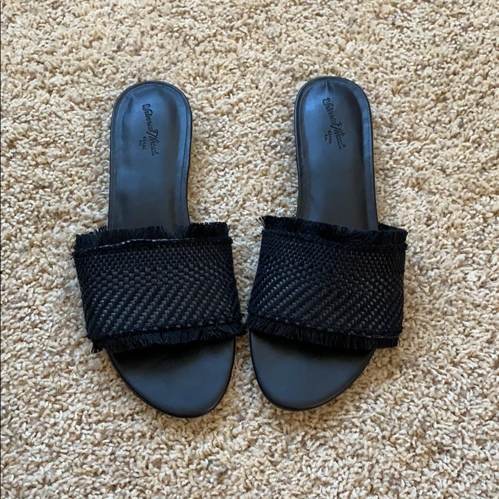 NEW Universal Threads sandal